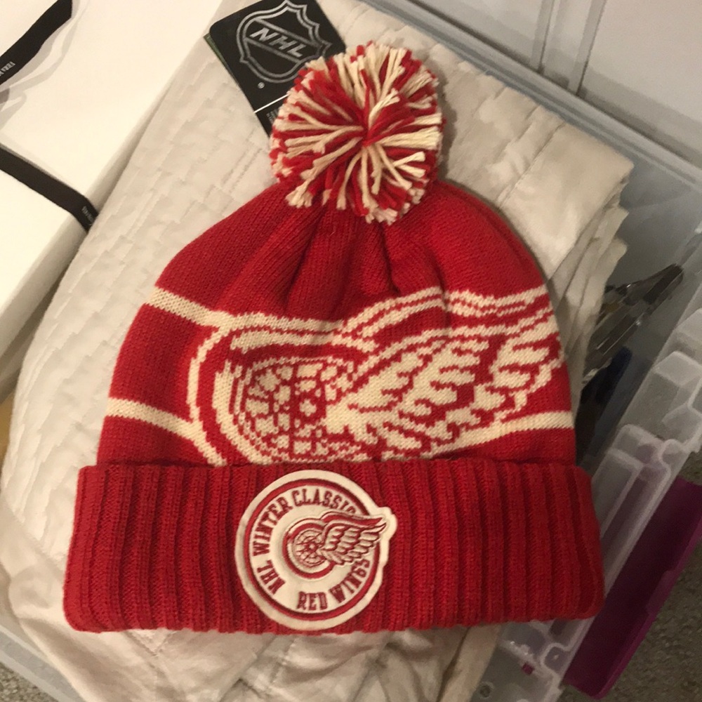 NWT Detroit Red Wings winter hat